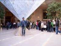 KzKImg – It’s me visiting Paris (Le Louvre, pyramide inverse)